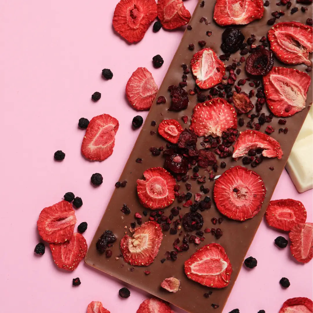 Recette au chocolat et fraises lyophilisées bio : dessert gourmand, croquant et 100% naturel