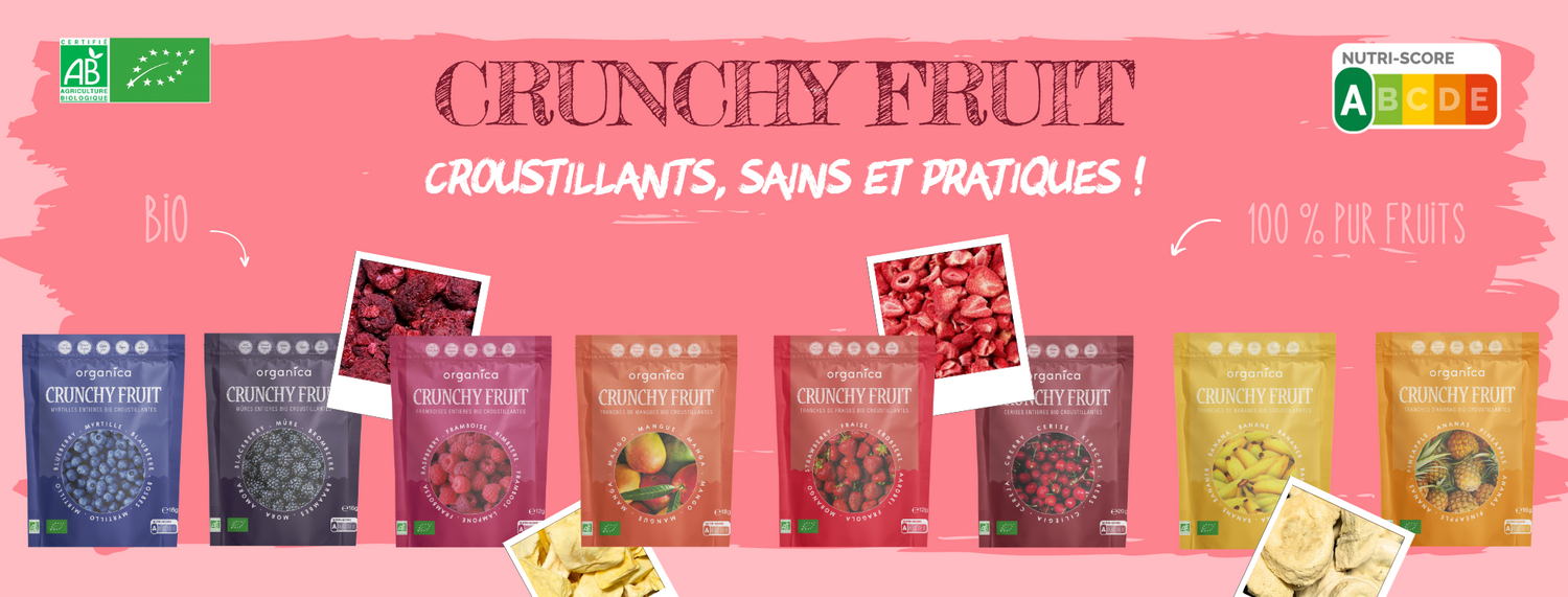 Assortiment de CRUNCHY FRUIT composé de myrtilles, mûres, framboises, mangues, fraises, cerises et bananes, tous lyophilisés et croquants. Ces fruits biologiques, sans sucres ajoutés, sont colorés et appétissants, parfaits pour une collation saine ou pour agrémenter yaourts, smoothies et céréales. Un mélange riche en vitamines et antioxydants, alliant douceur et acidité.