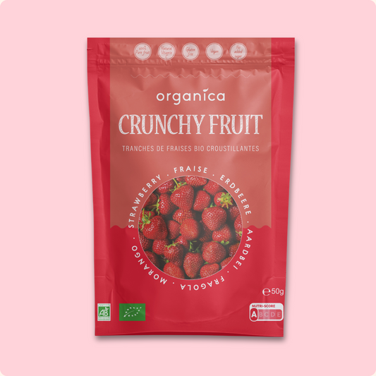 Fruits lyophilisés/ fruits déshydratés à la fraises format family de Organica Food. Fruits d'Europe, expédition en France, Belgique, Suisse, Europe. Bio, sains et croustillants, ces fruits rouges sont un atout parfait pour vos snacks.
